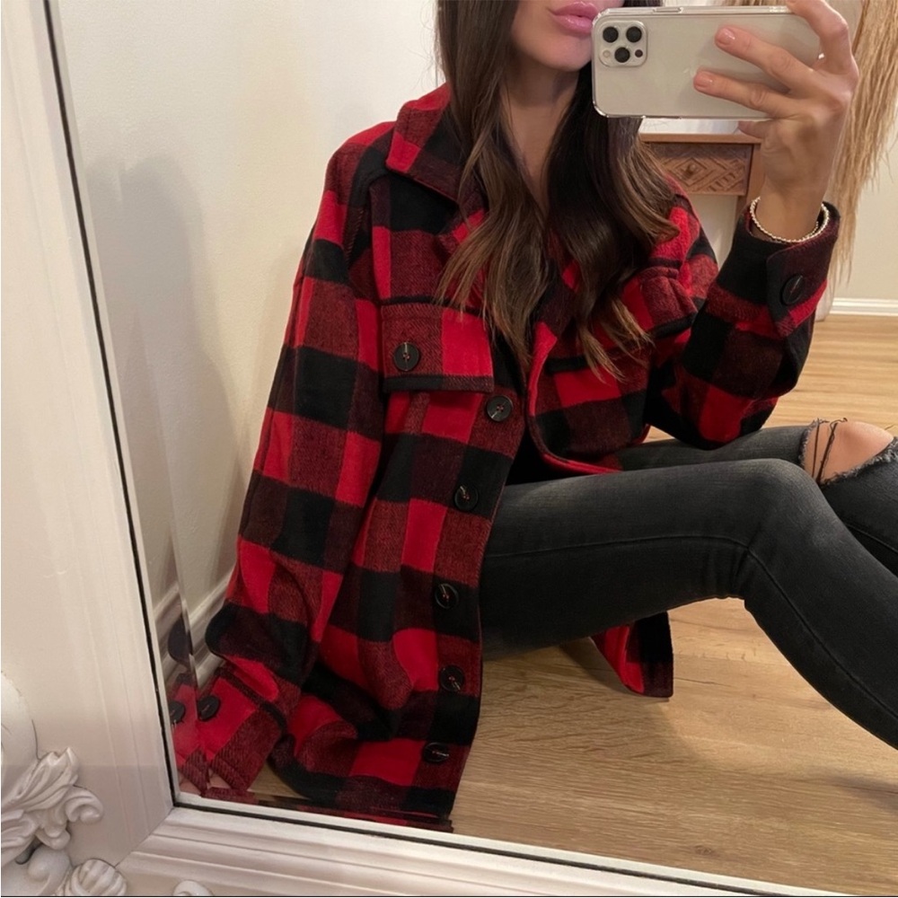 🔁 REPOSH • mrsalliexo Red and Black Plaid Utility Jacket
